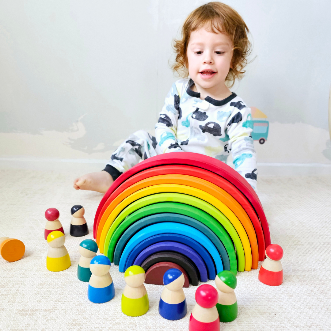Set arcoiris 12 piezas + 12 monitos de madera - educación y diversión en partes iguales